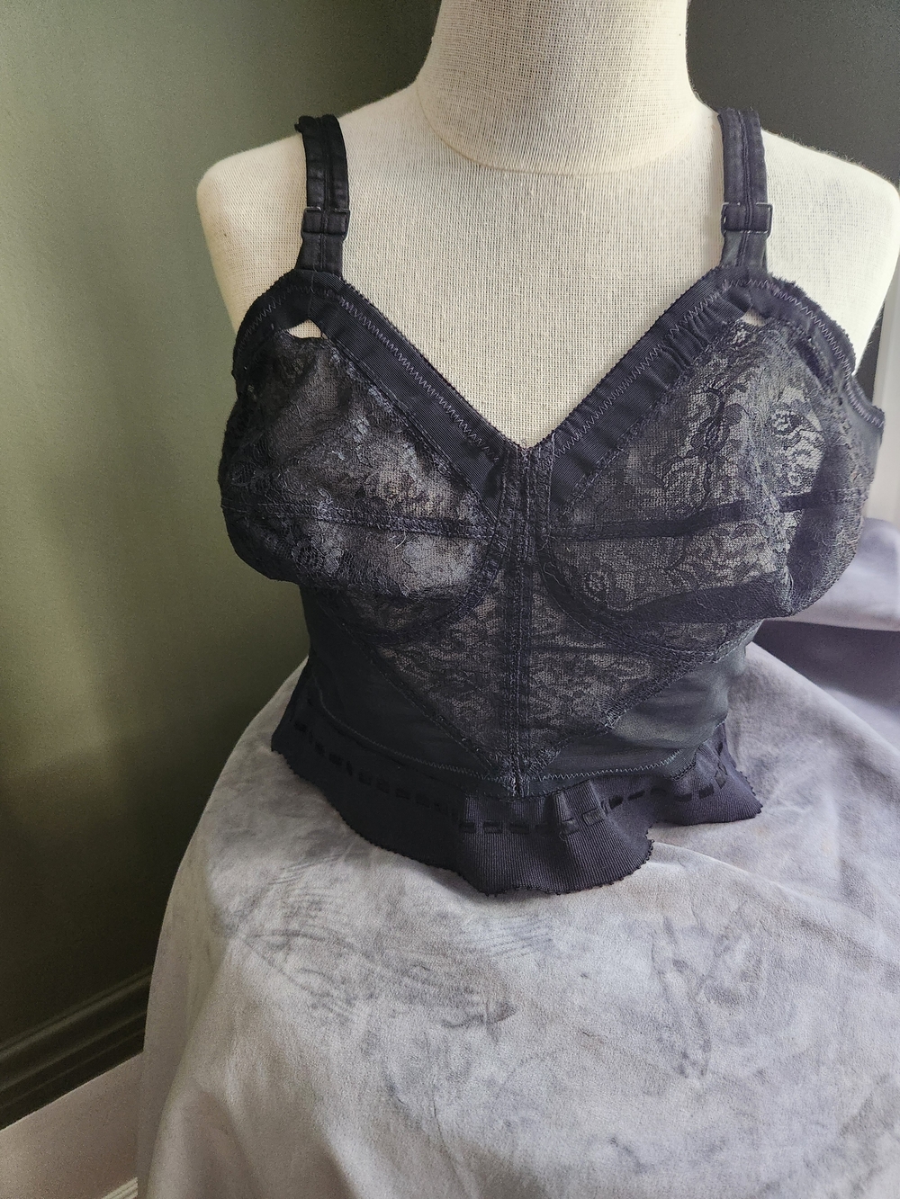 Vintage Wonderbra Fleur de Lys Full Support Bra - 5641 - 40D - 1667 Black